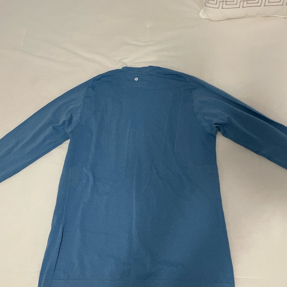 Lululemon vent tech long sleeve shirt